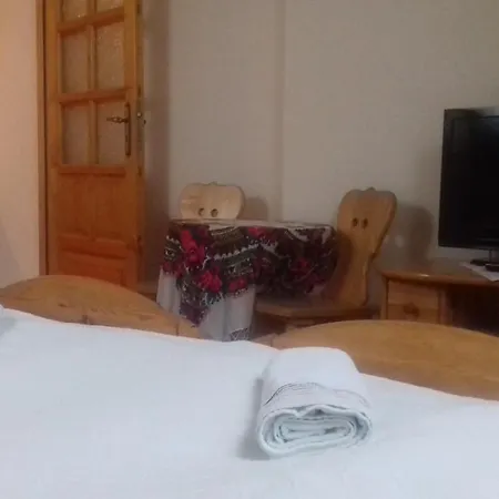 Bialy Dworek Bed & Breakfast